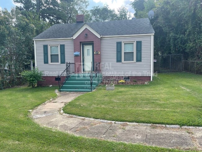 Building Photo - 121 Robbins St