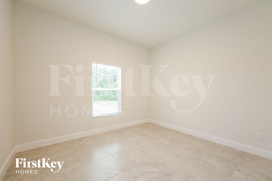 Building Photo - 4451 Sargon Ave
