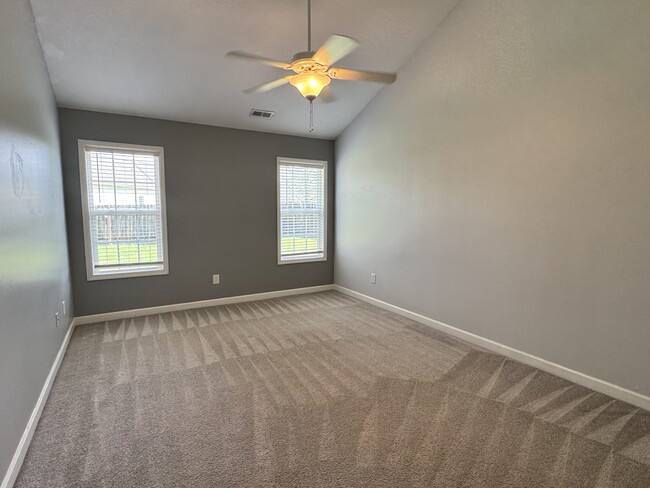 Building Photo - 145 Broadleaf Dr
