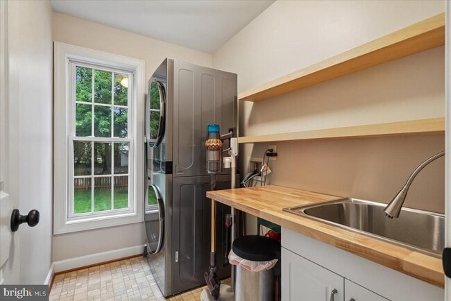 Building Photo - 42855 Chatelain Cir