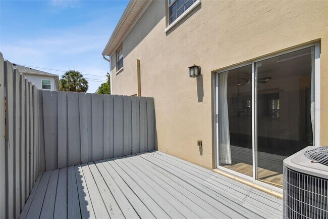Building Photo - 408 S Arrawana Ave