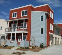 Building Photo - 3bd/2.5ba Condo w/ Attached Garage, Available July 31, 2026
