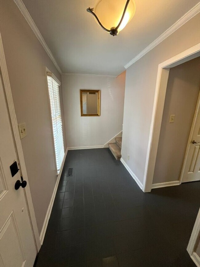 Building Photo - 2805 Foxcroft Rd