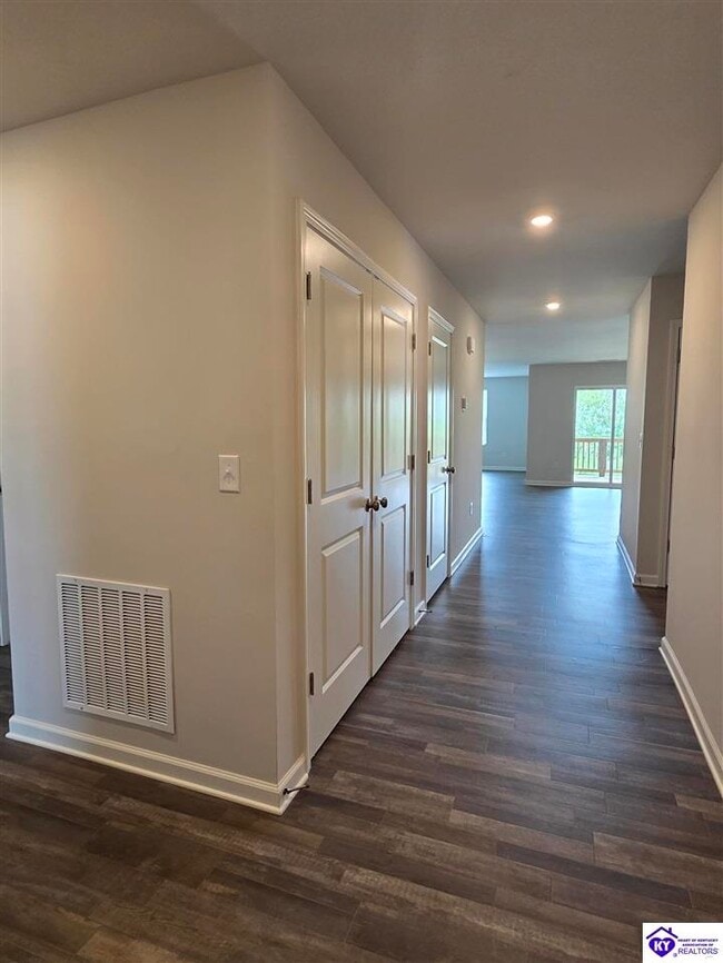 Building Photo - 132 Elegance Wy