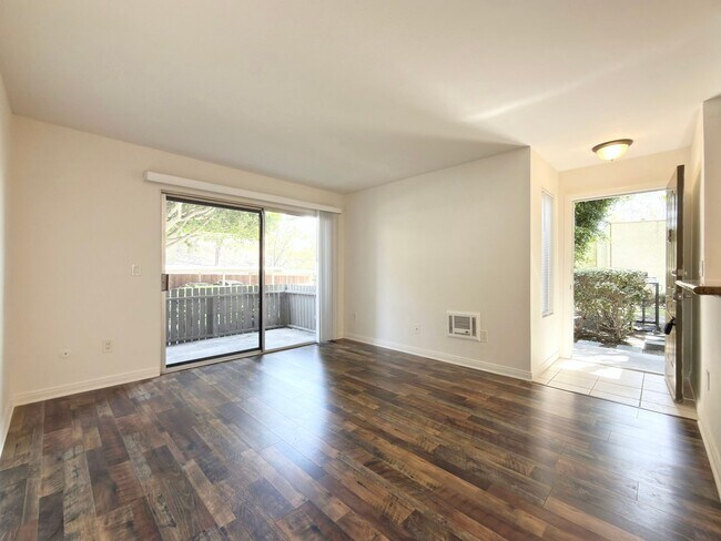 Building Photo - Lower Level Condo in Gated Arbor Hill!