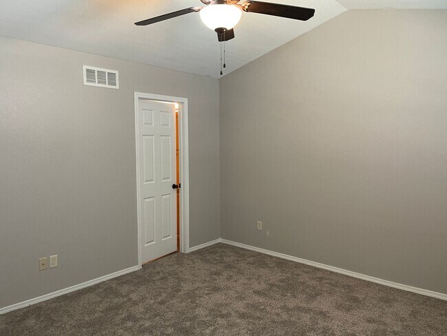 Building Photo - KU3-Osage Duplex 3