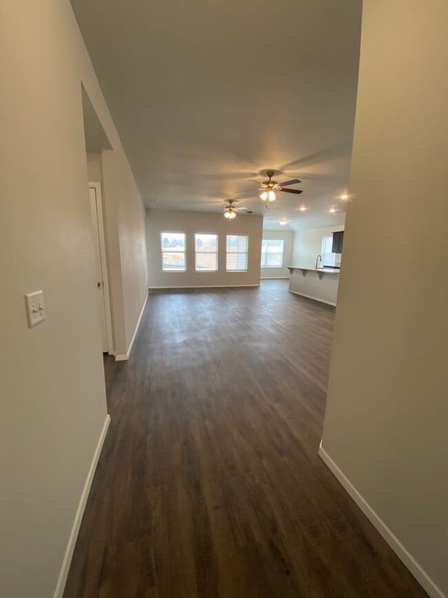 Building Photo - NOW PRELEASING — Charming 3-Bedroom | 2-Bath Home in Regency Park