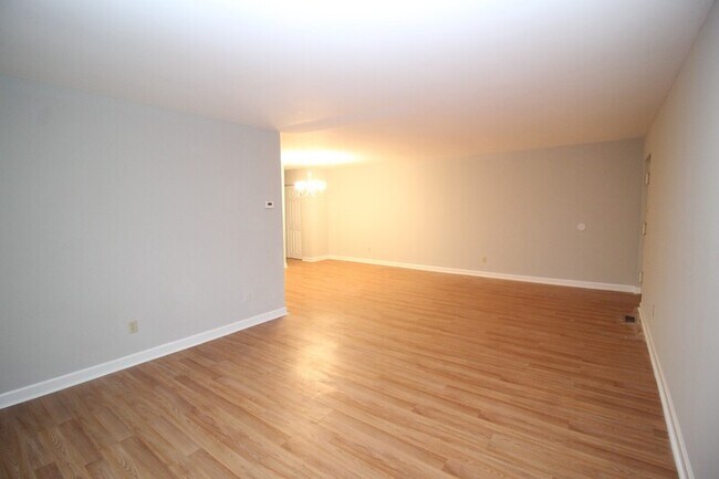 Building Photo - 349 Homeland Southway