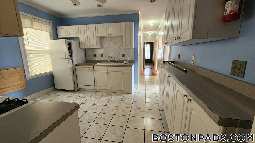 Building Photo - 18 Bigelow St