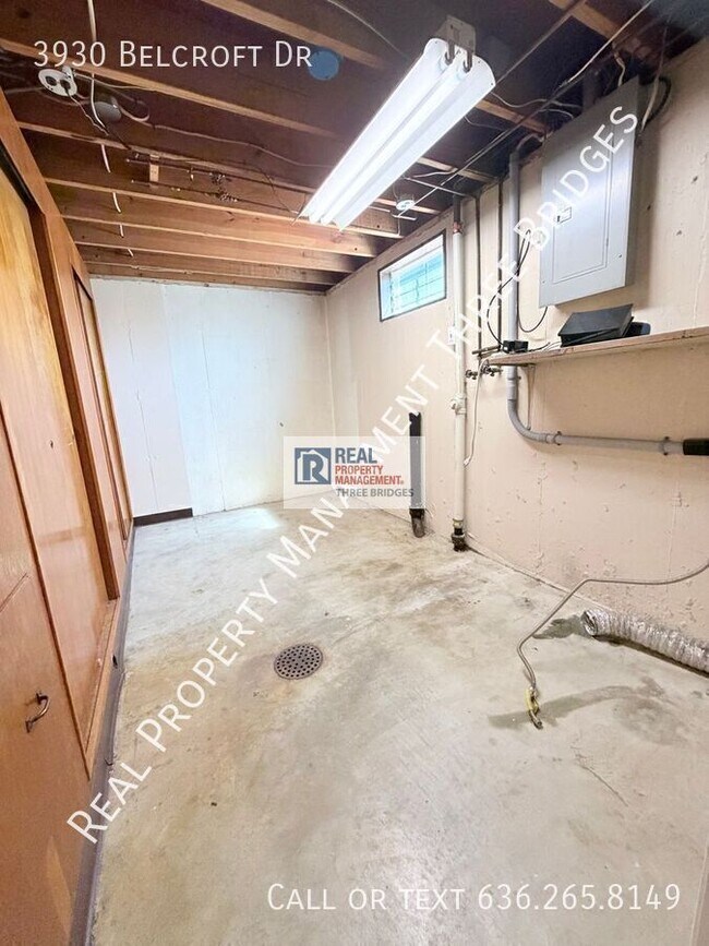 Building Photo - 3930 Belcroft Dr