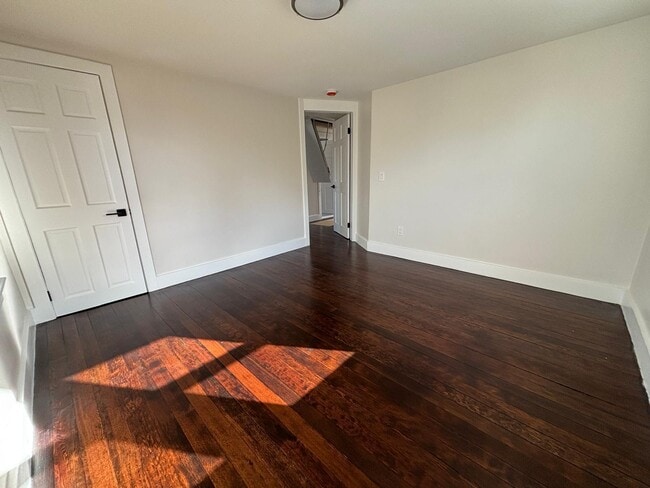 Building Photo - 2 Scofield Pl