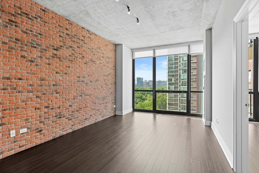 Building Photo - 860 S Clark St