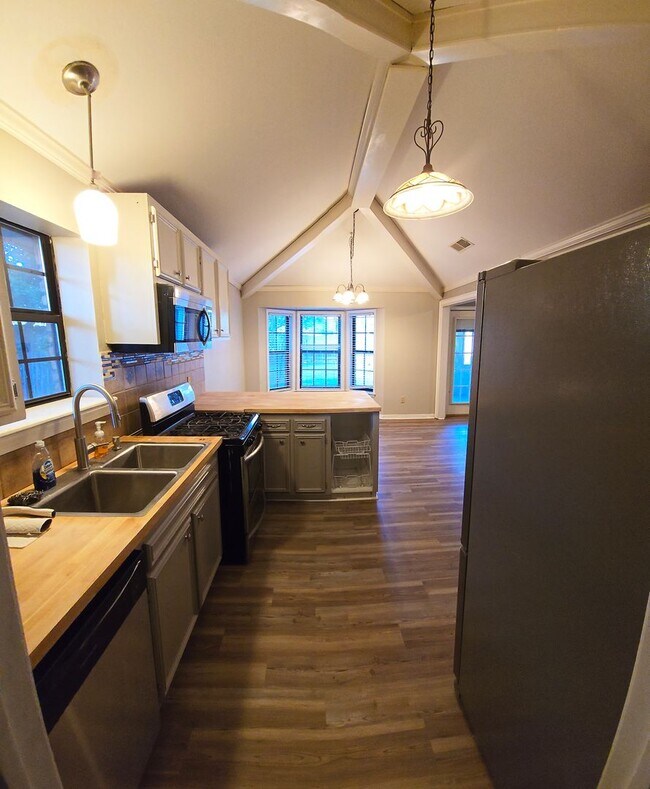 Building Photo - 6213 W Oxbow Loop