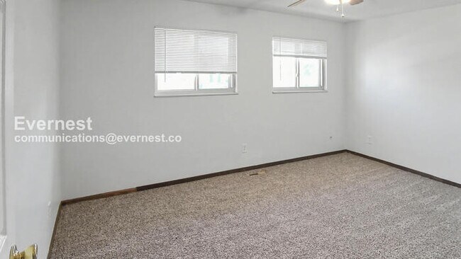 Building Photo - 4 Bed/2 Bath Home with Fenced Yard & Garage / Available Soon!