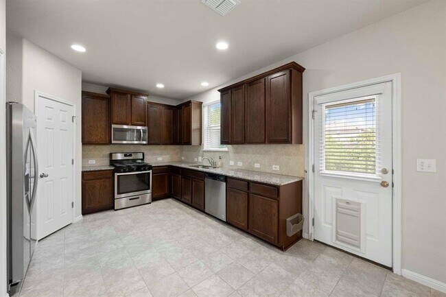 Building Photo - 383 Eagle Brook Ln