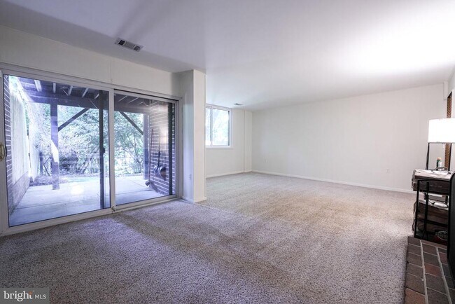 Building Photo - 4908 Sauquoit Ln