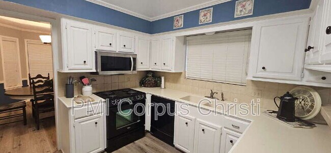 Building Photo - 7421 Lake Neuchatel Dr