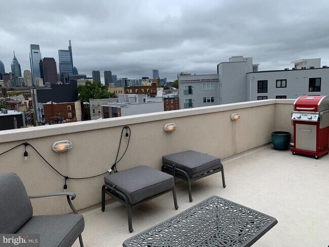 Building Photo - 823 N 15th St