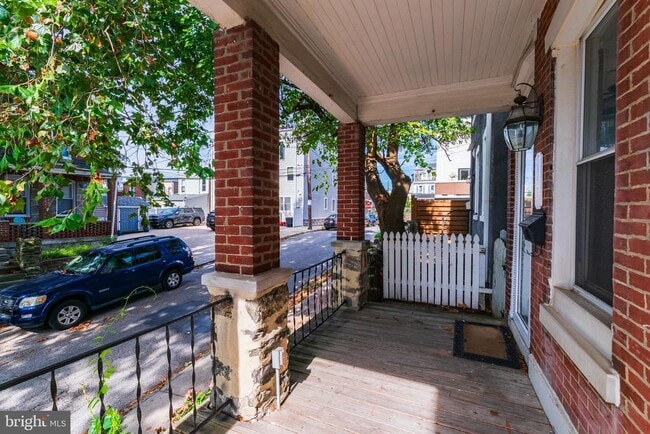 Building Photo - 4651 Sheldon St