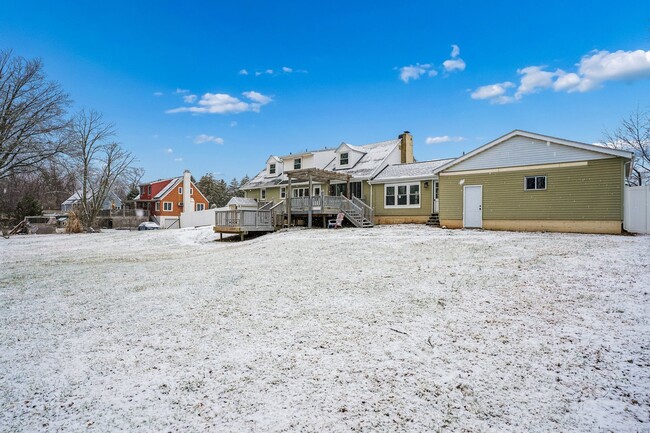 Building Photo - 68 Valley Rd