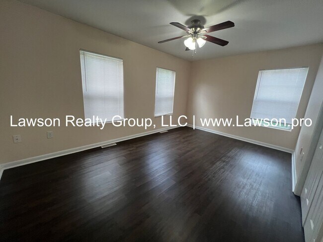 Building Photo - Townhome in Garden City