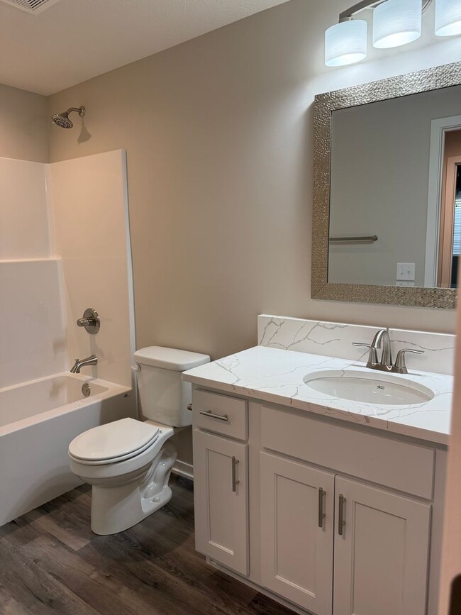 Building Photo - 2 bedroom/2.5 bathroom ranch townhome