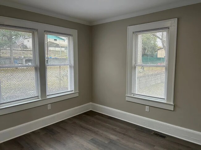 Building Photo - 2423 N Patterson Ave