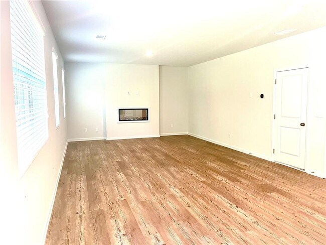 Building Photo - 667 Summerwood Ln