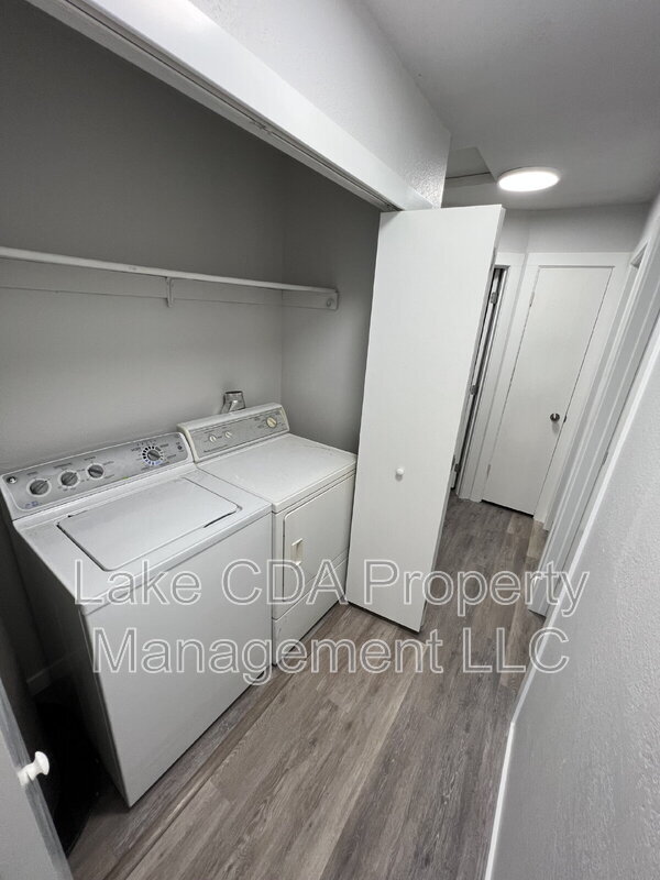 Building Photo - 1099 Woolsey Dr