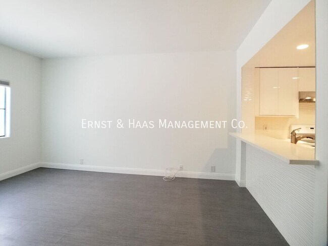 Building Photo - 730 W 4th St