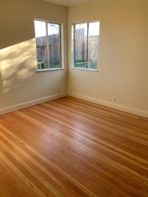 Building Photo - 277