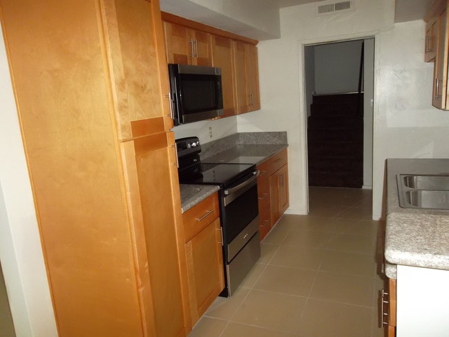 Building Photo - 1857 W Malvern Ave