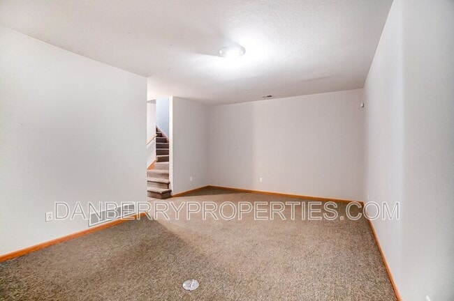 Building Photo - 1109 N Byrne Rd