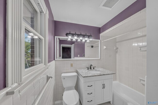 Building Photo - 1208 SE Willowbrook Dr