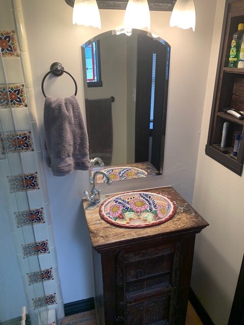 Master bath - 14829 Carnell St