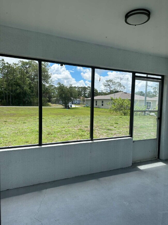 Building Photo - 3-Bedroom Home in Quiet Palm Bay