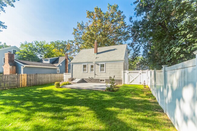 Building Photo - 1519 Boulevard