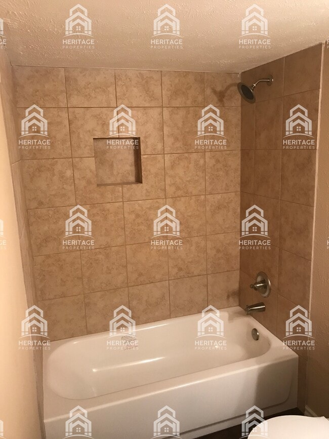 Building Photo - 2004 Newbury Dr