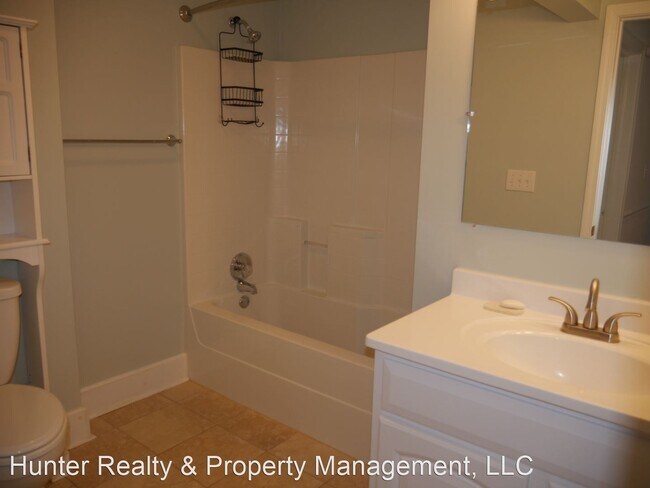 Building Photo - 4 br, 3 bath House - 3909 Guinevere Lane