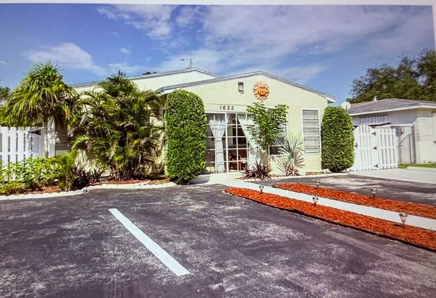 Building Photo - 1625 Wilson St