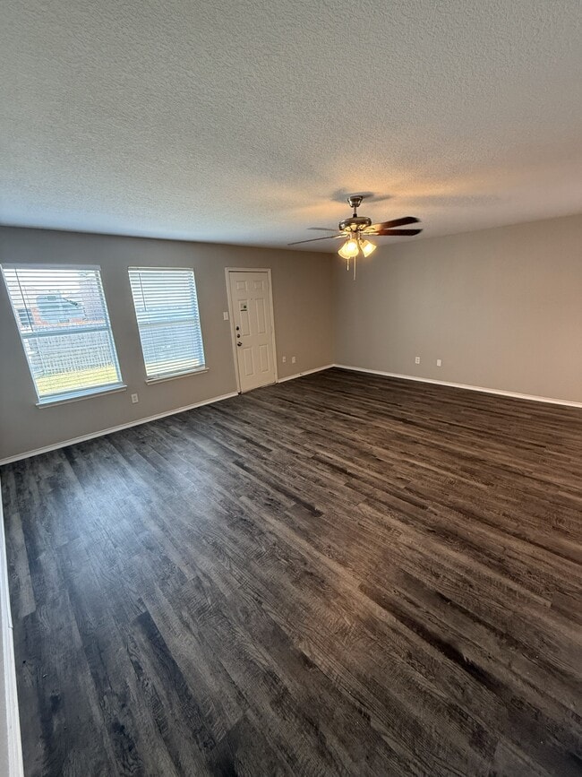 Building Photo - 1936 Encino Dr