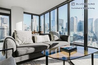 Building Photo - 637 N Wells St