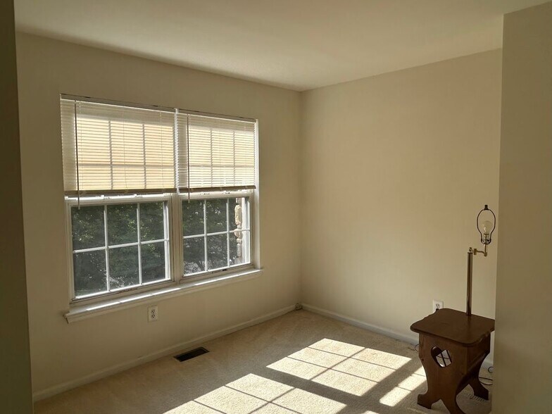 Building Photo - 2623 Virginia Ln
