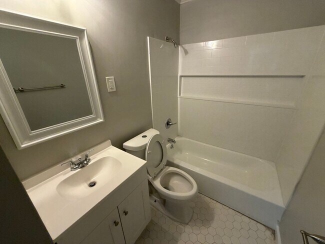 Building Photo - Welcome to your new home in Southaven, MS! HALF OFF FIRST MONTH RENT!!