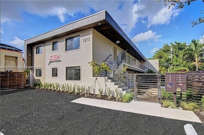 Building Photo - 1273 NE 38th St