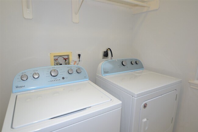 Building Photo - 15406 Amesbury Ln