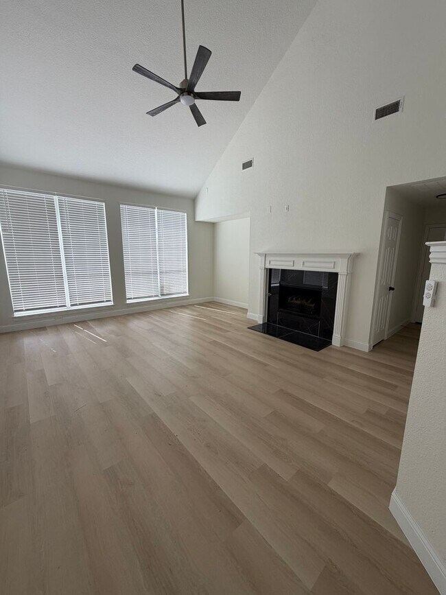 Building Photo - Updated Four Bedroom in Rowlett