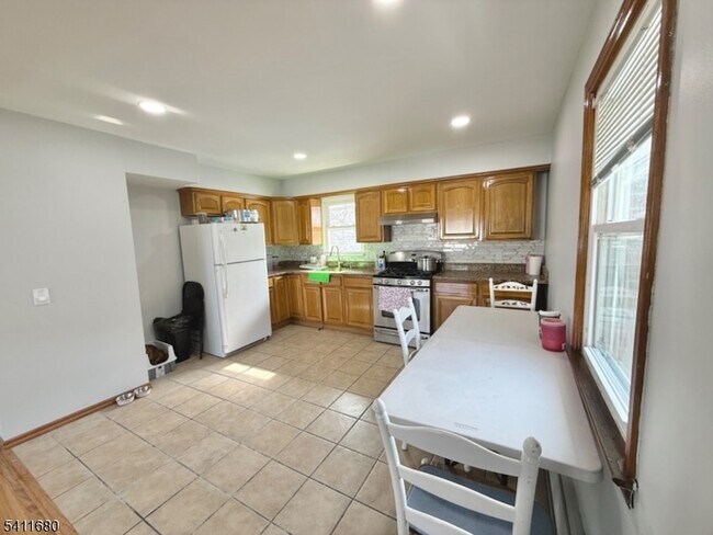 Building Photo - 30 Cottage Pl