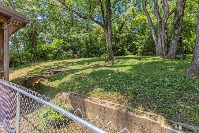 Building Photo - 4 bedroom, 2 bath home with den and garage...