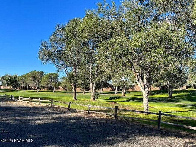 Building Photo - 1 Bar Heart Dr